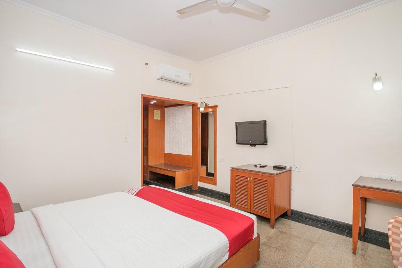 Hotel Chetan International Bangalore Bagian luar foto