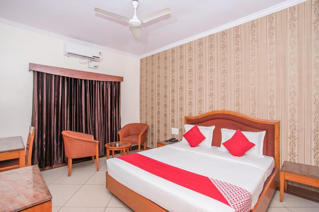 Hotel Chetan International Bangalore Bagian luar foto