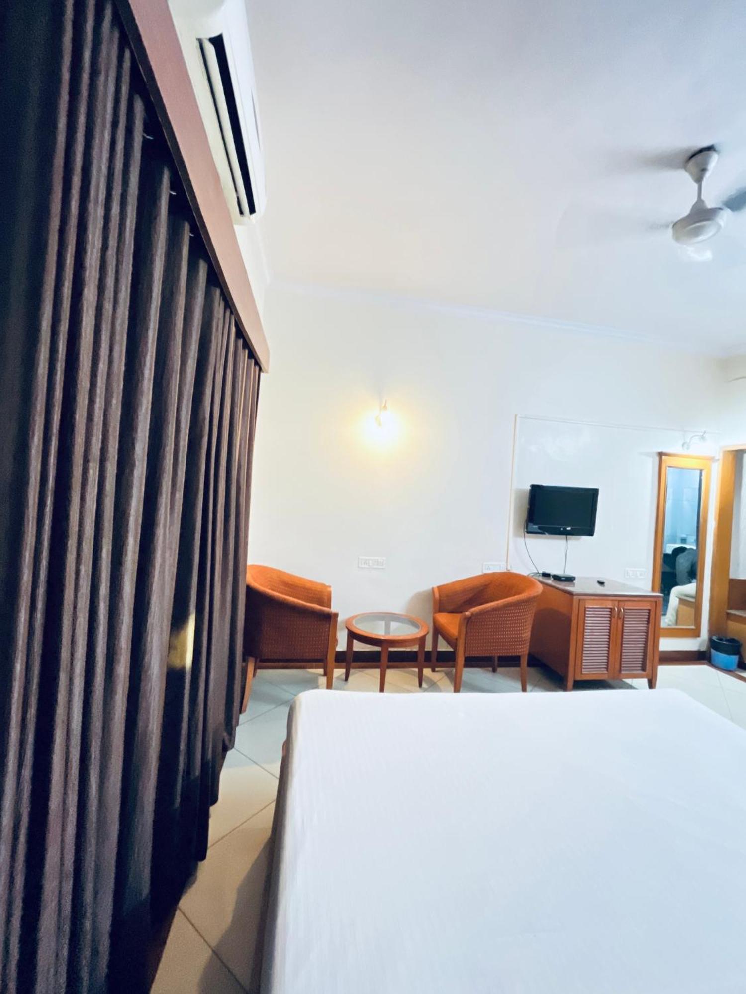 Hotel Chetan International Bangalore Bagian luar foto