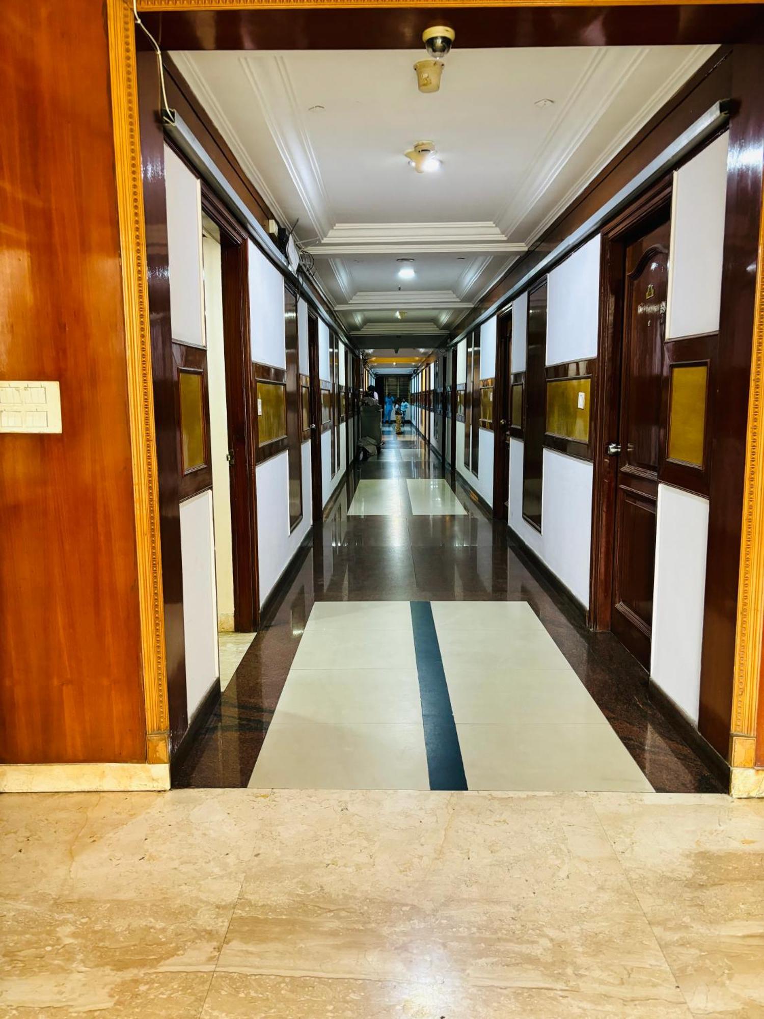 Hotel Chetan International Bangalore Bagian luar foto