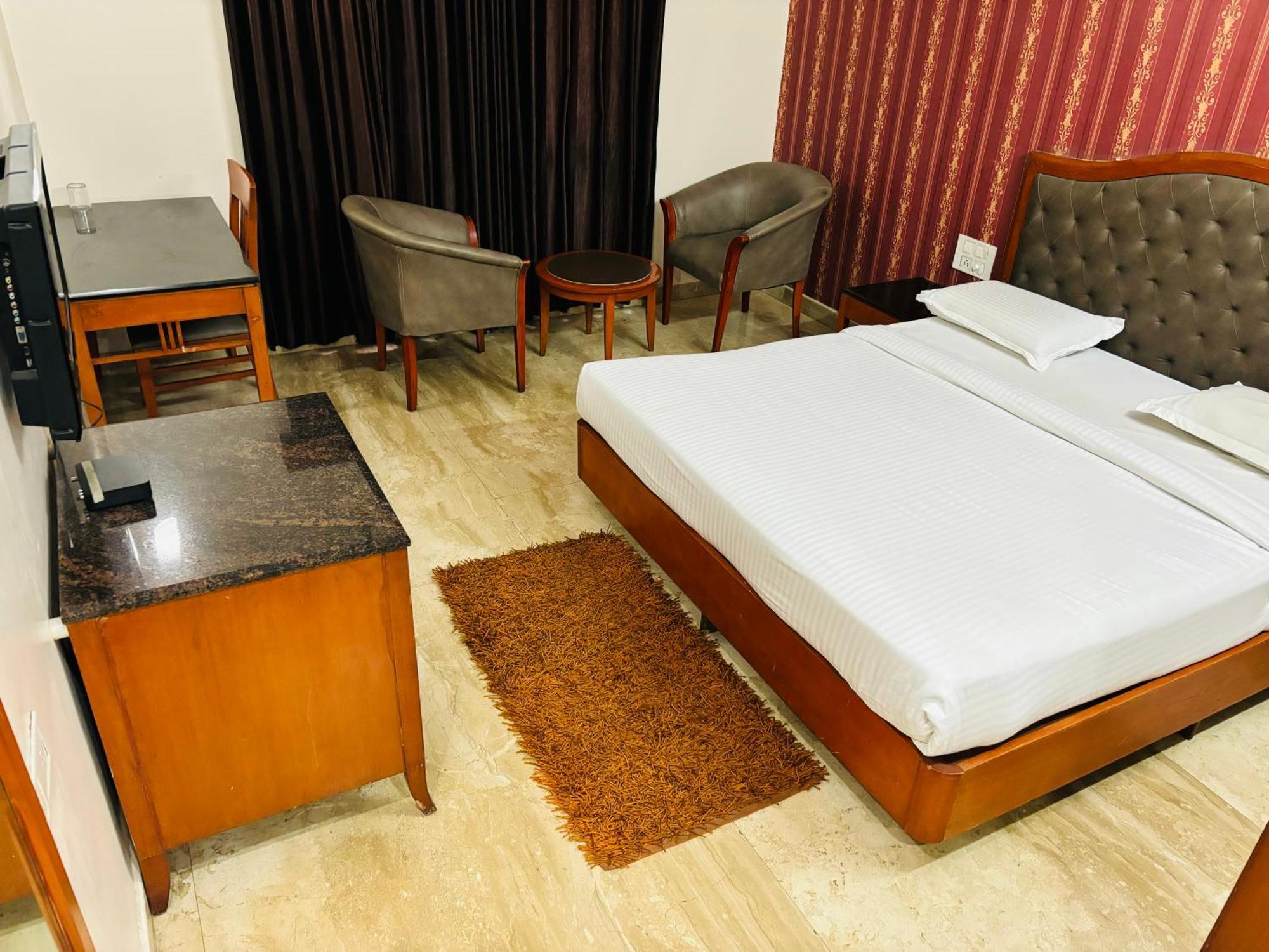 Hotel Chetan International Bangalore Bagian luar foto