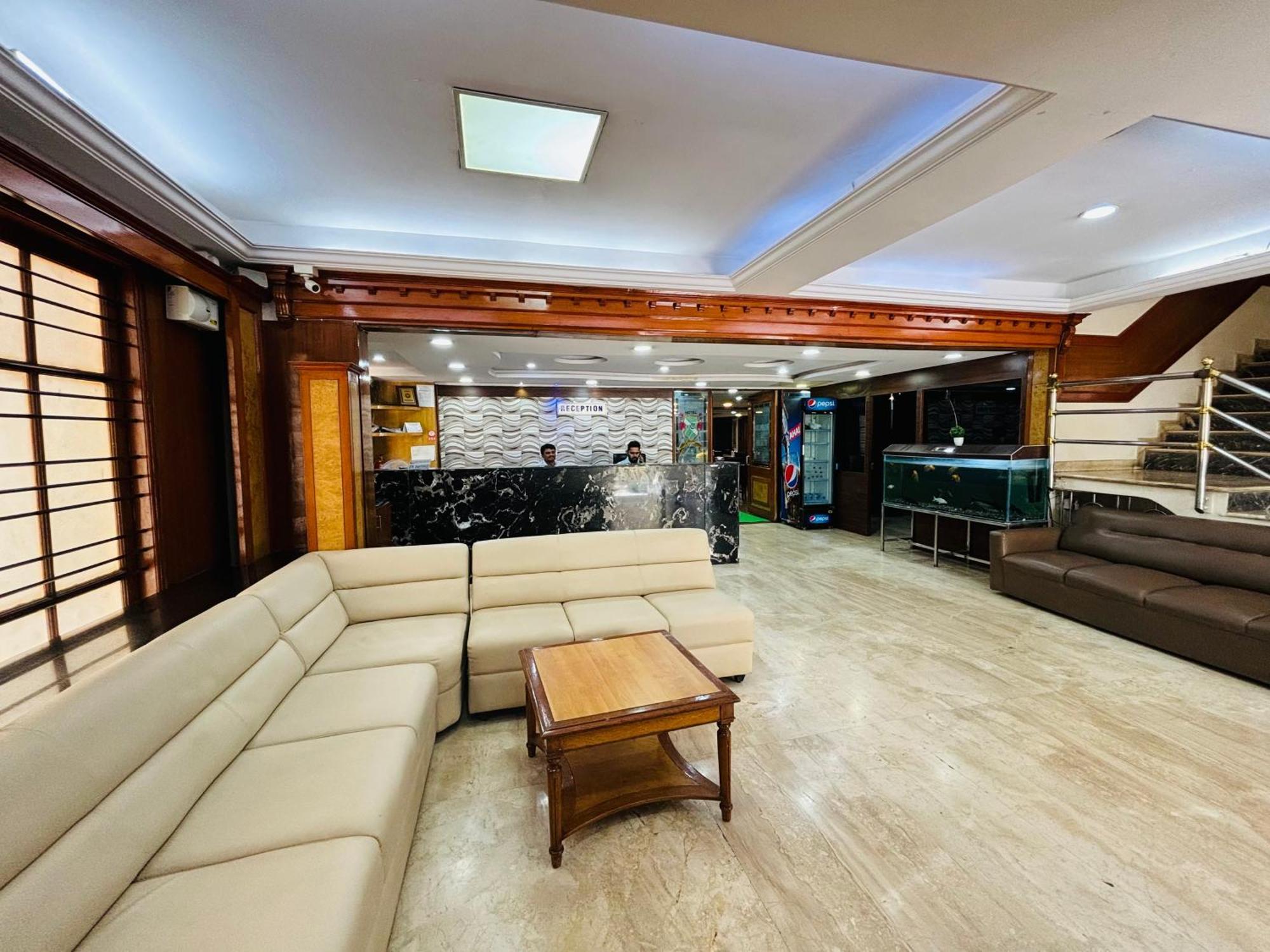 Hotel Chetan International Bangalore Bagian luar foto