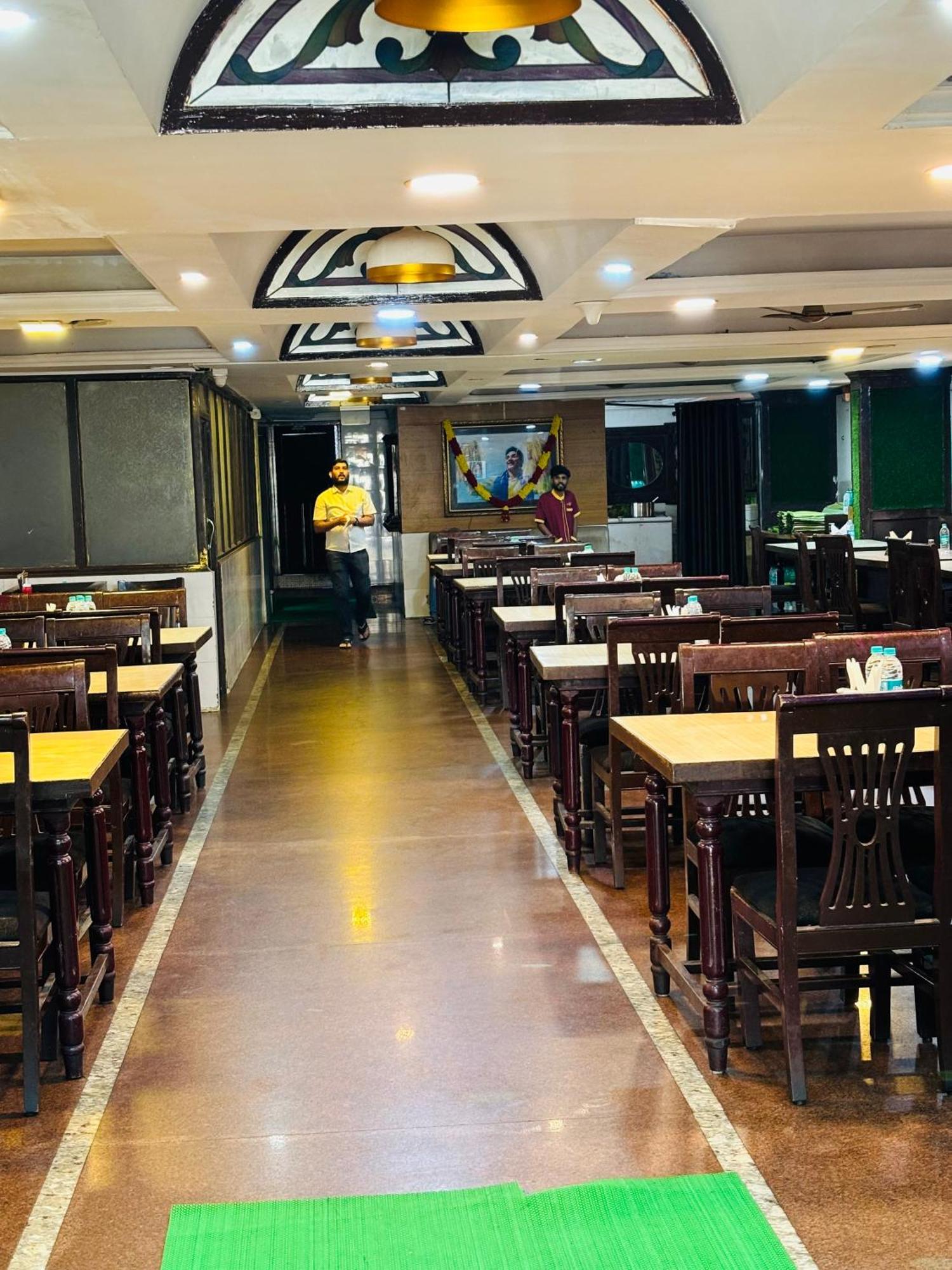 Hotel Chetan International Bangalore Bagian luar foto