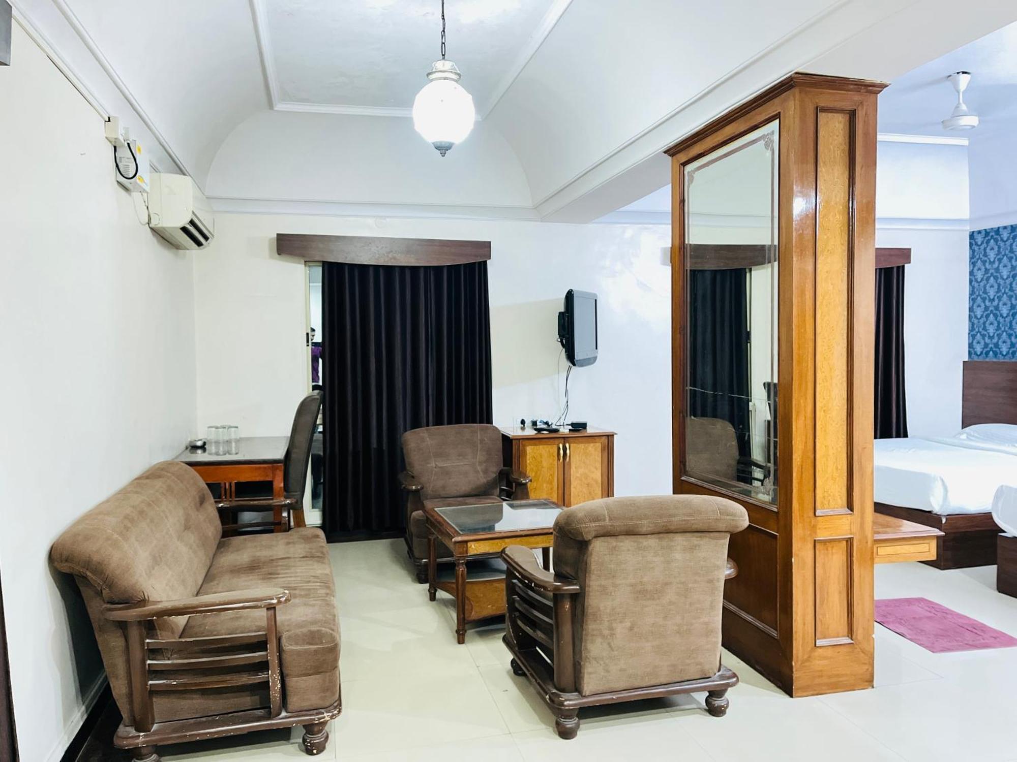 Hotel Chetan International Bangalore Bagian luar foto