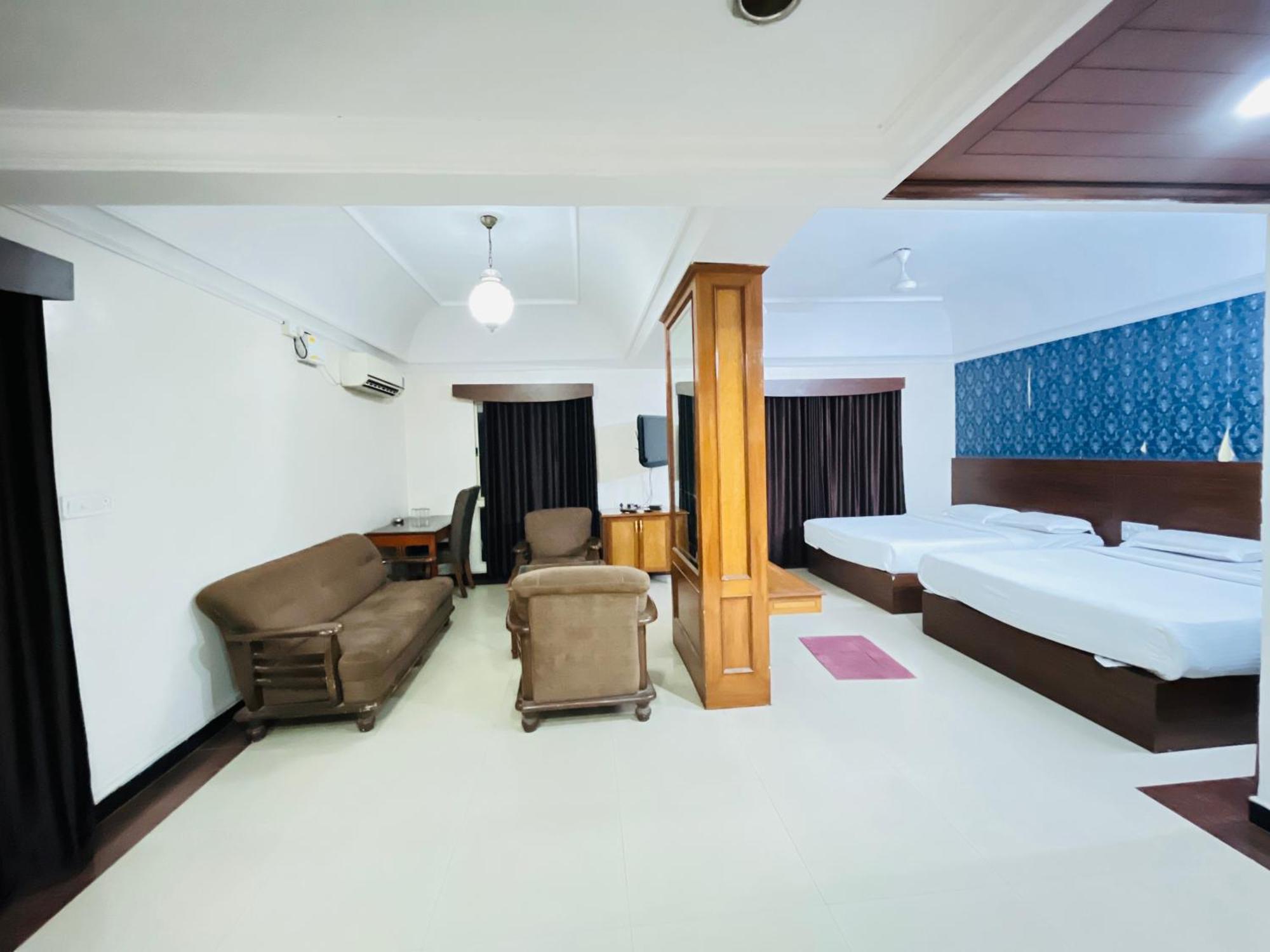 Hotel Chetan International Bangalore Bagian luar foto
