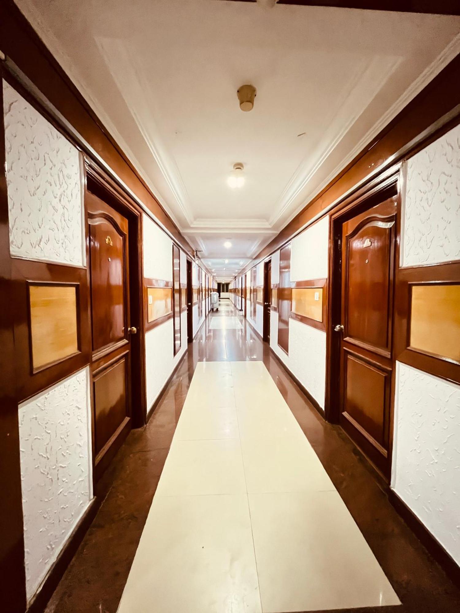Hotel Chetan International Bangalore Bagian luar foto