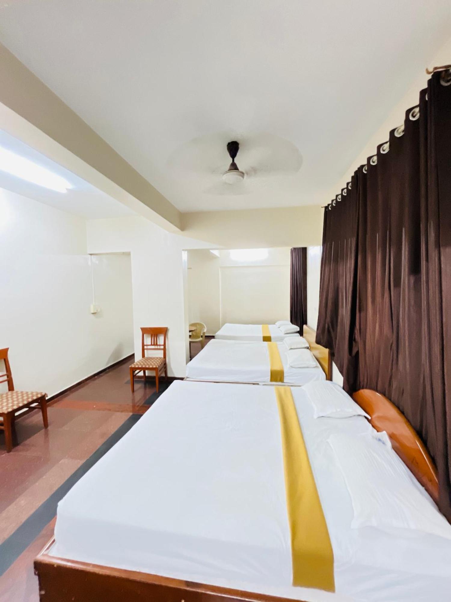 Hotel Chetan International Bangalore Bagian luar foto