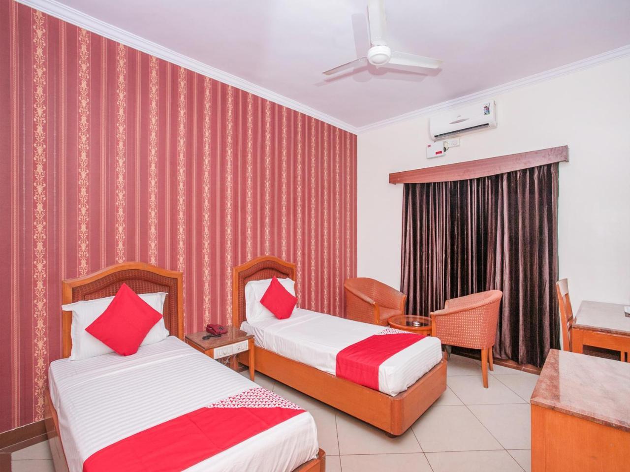 Hotel Chetan International Bangalore Bagian luar foto