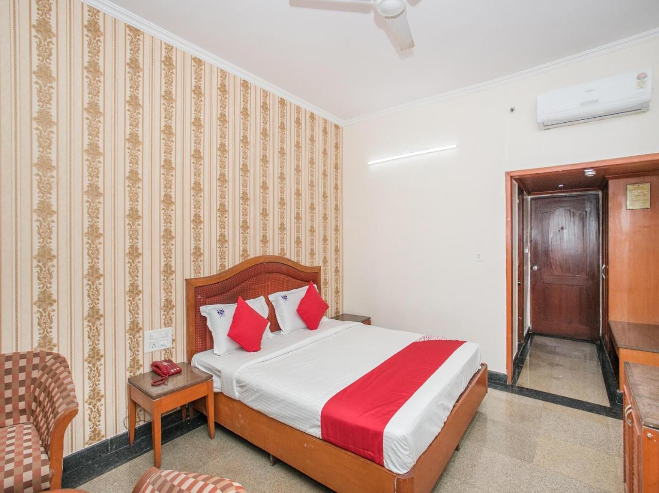 Hotel Chetan International Bangalore Bagian luar foto